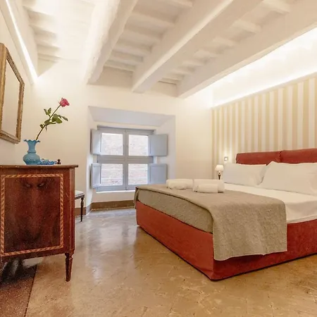 Palazzo Chigi Zondadari Apartment *